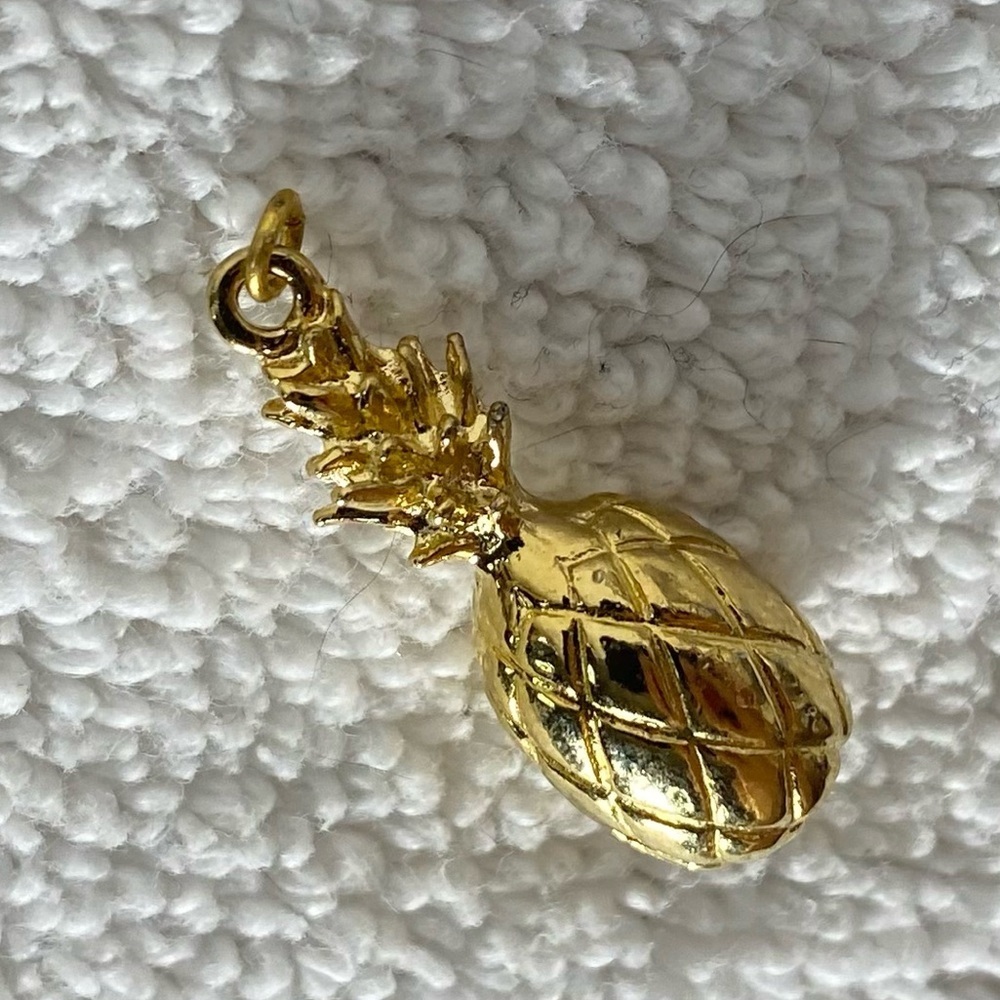 5/$35 Vintage Gold Tone Pineapple Pendant